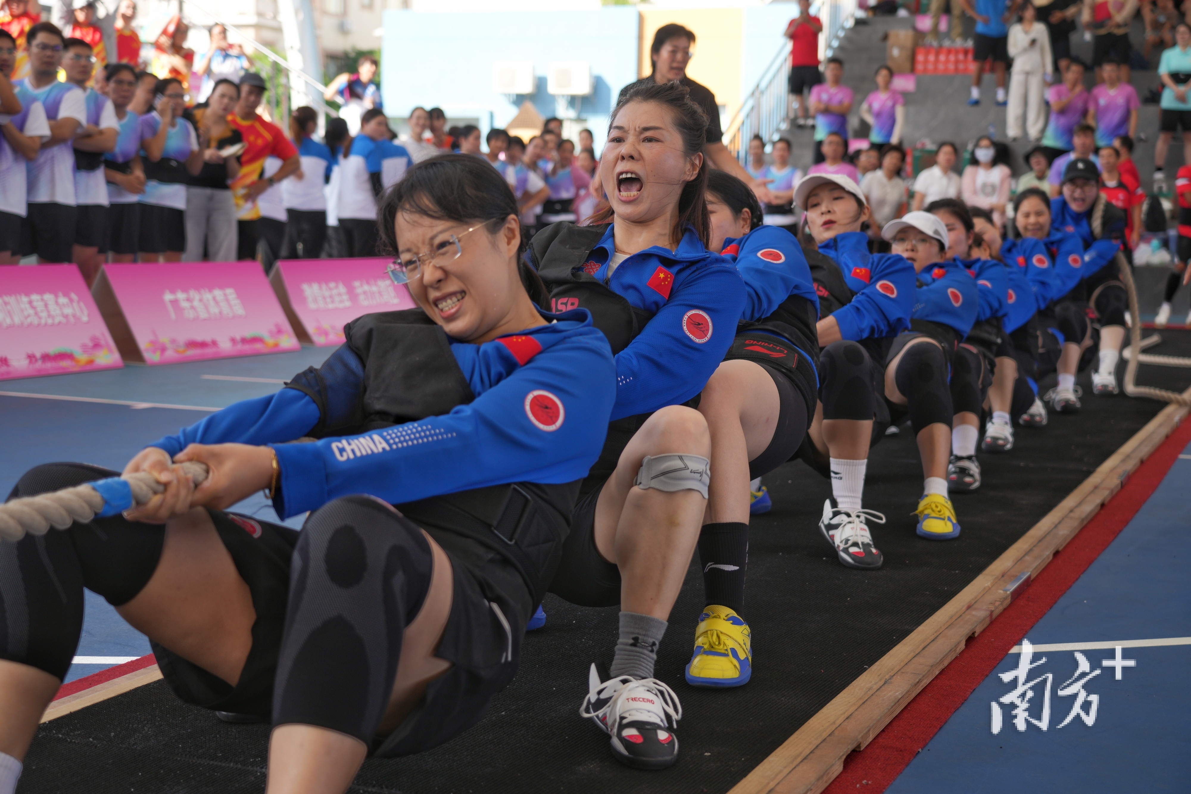 上千斤的对, 年广东省百, 舞台上 上千斤的对, 年广东省百, 舞台上